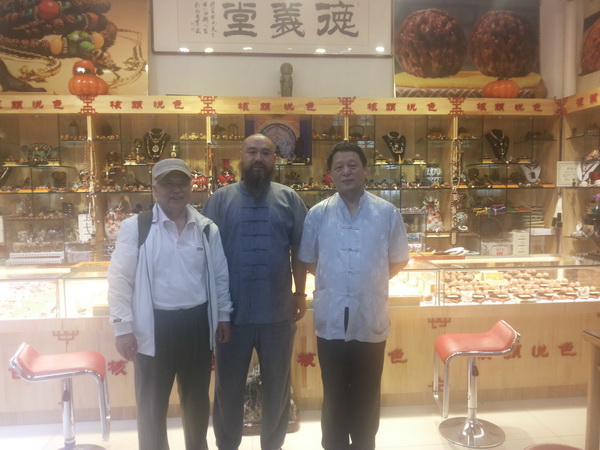 一錘定音首席鑒定專家鄧丁三老師與楊景榮老師來(lái)濰坊與張老師交流...